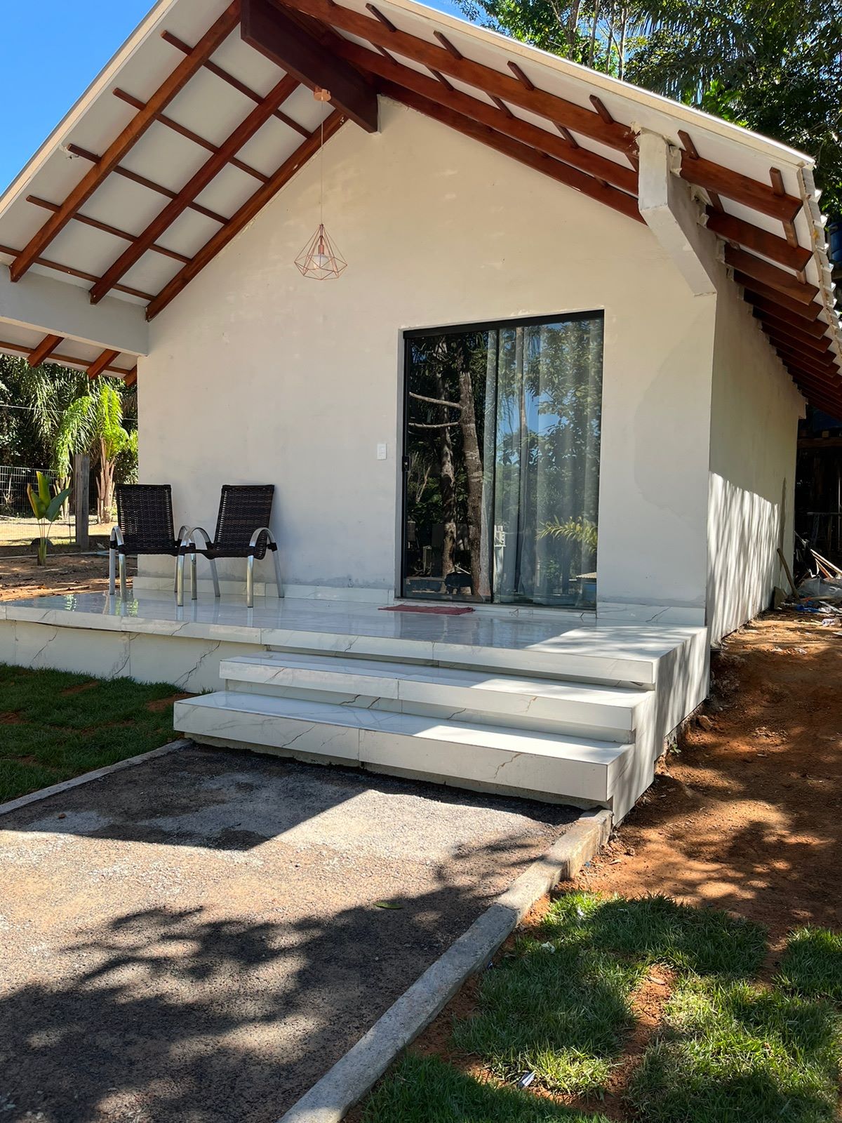 Chalé Mini Casa - Vista principal do chalé na Pousada do Feio em Sinop MT
